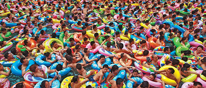 most-crowded-swimming-pool-in-the-world-2